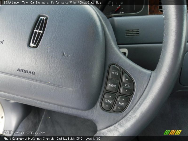 Performance White / Deep Slate Blue 1999 Lincoln Town Car Signature