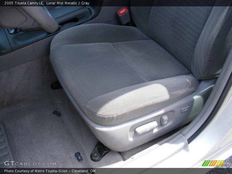 Lunar Mist Metallic / Gray 2005 Toyota Camry LE