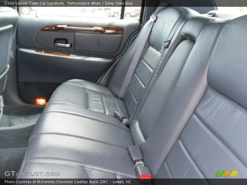Performance White / Deep Slate Blue 1999 Lincoln Town Car Signature