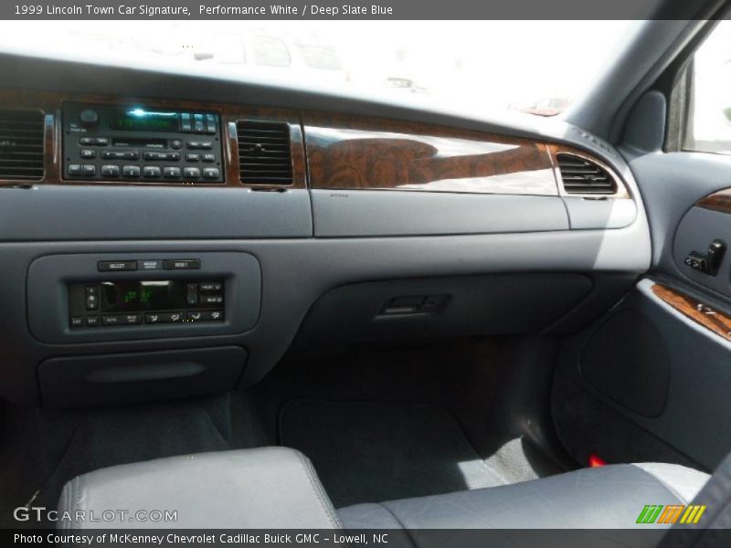 Performance White / Deep Slate Blue 1999 Lincoln Town Car Signature