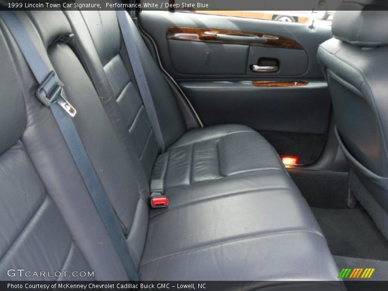 Performance White / Deep Slate Blue 1999 Lincoln Town Car Signature