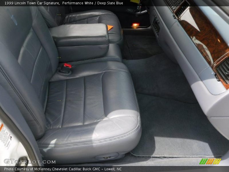 Performance White / Deep Slate Blue 1999 Lincoln Town Car Signature