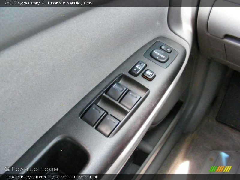 Lunar Mist Metallic / Gray 2005 Toyota Camry LE