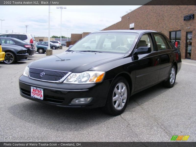 Black / Ivory 2002 Toyota Avalon XLS