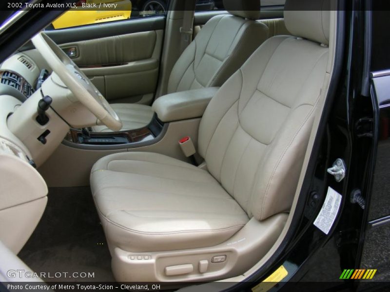 Black / Ivory 2002 Toyota Avalon XLS