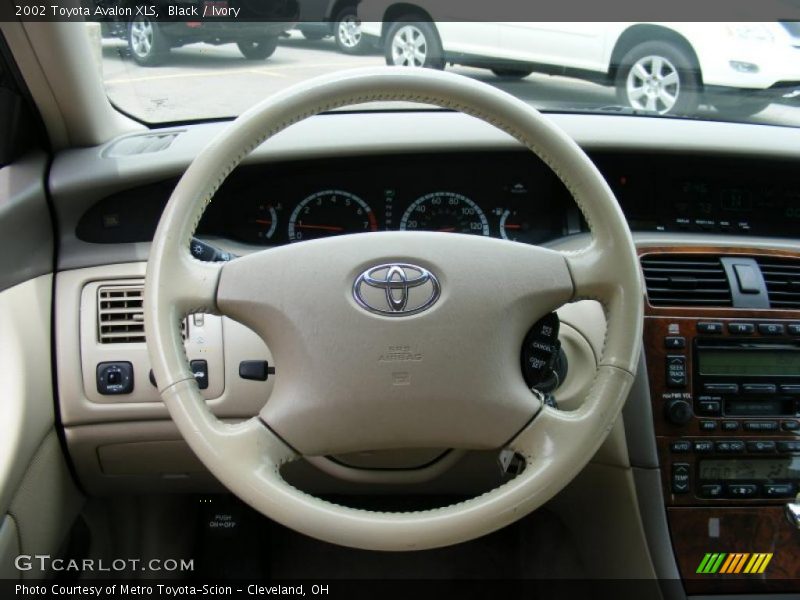 Black / Ivory 2002 Toyota Avalon XLS