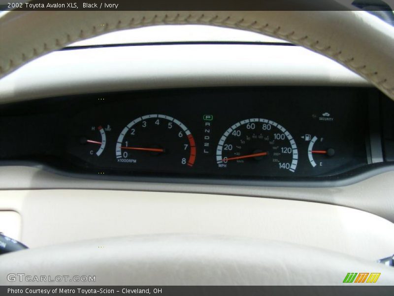 Black / Ivory 2002 Toyota Avalon XLS