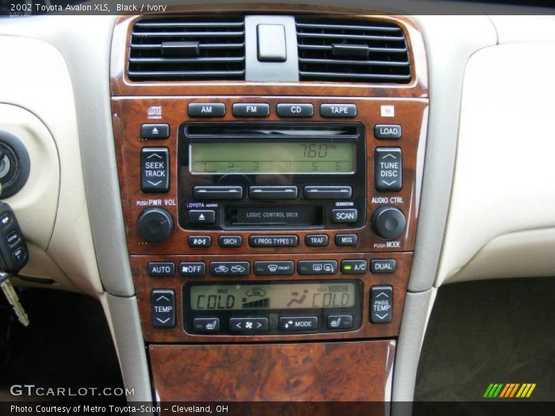 Black / Ivory 2002 Toyota Avalon XLS