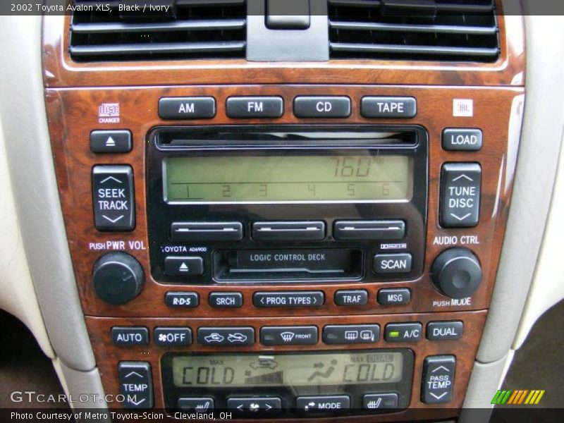 Black / Ivory 2002 Toyota Avalon XLS
