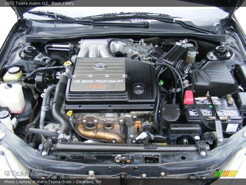 Black / Ivory 2002 Toyota Avalon XLS