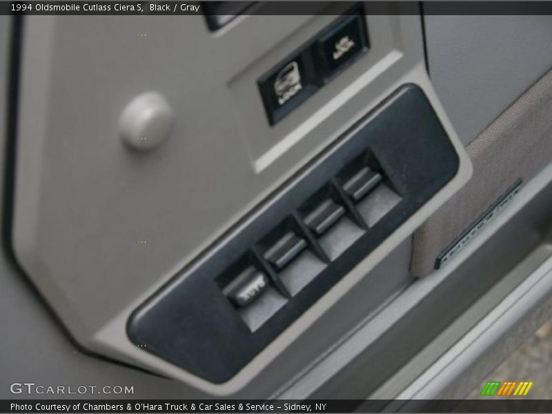 Black / Gray 1994 Oldsmobile Cutlass Ciera S
