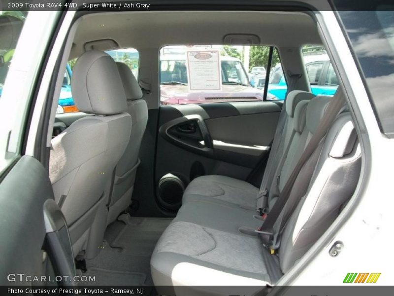 Super White / Ash Gray 2009 Toyota RAV4 4WD