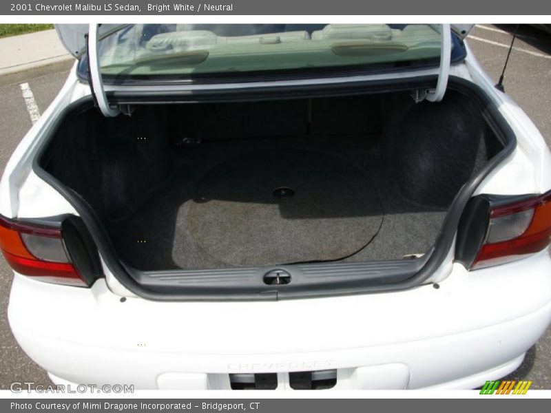 Bright White / Neutral 2001 Chevrolet Malibu LS Sedan