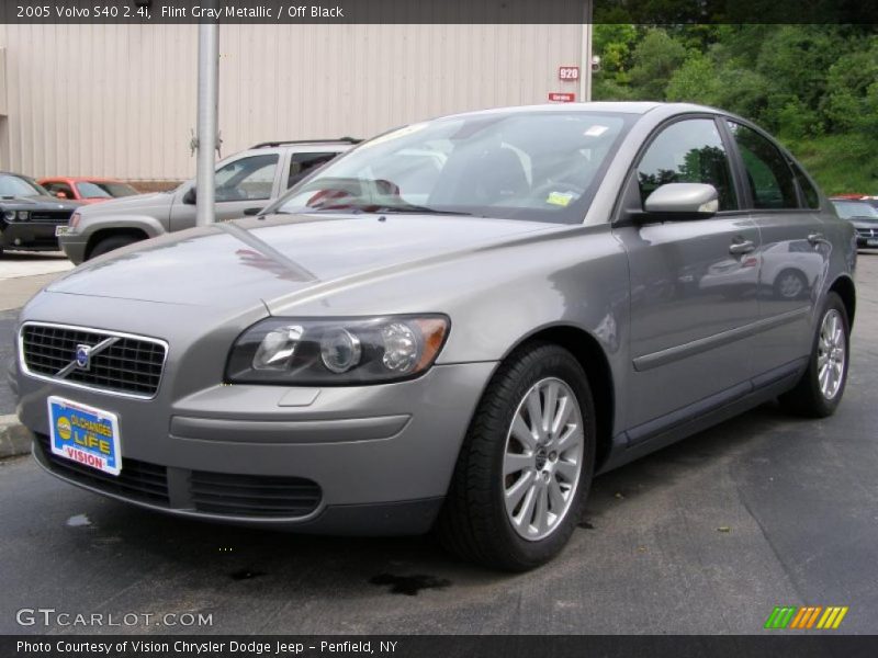 Flint Gray Metallic / Off Black 2005 Volvo S40 2.4i