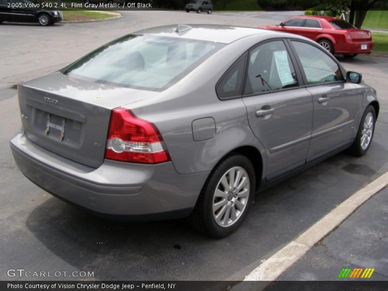 Flint Gray Metallic / Off Black 2005 Volvo S40 2.4i