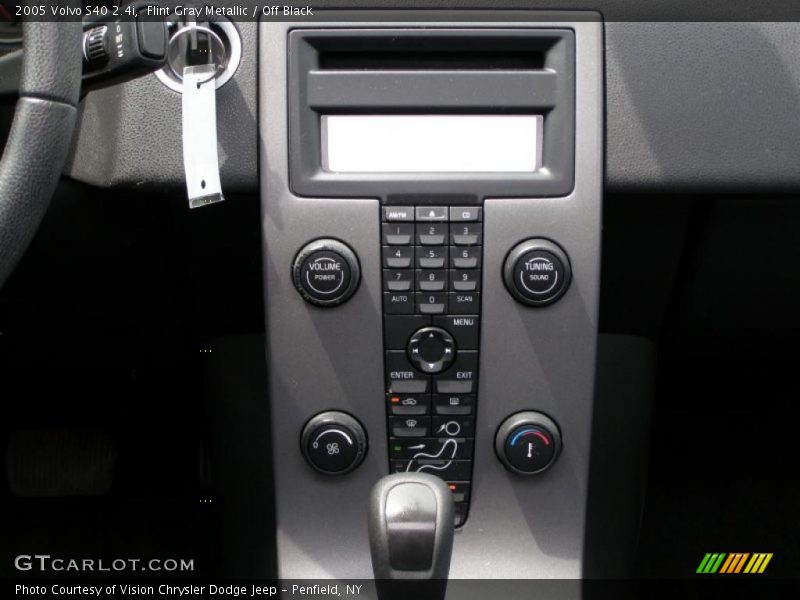 Flint Gray Metallic / Off Black 2005 Volvo S40 2.4i