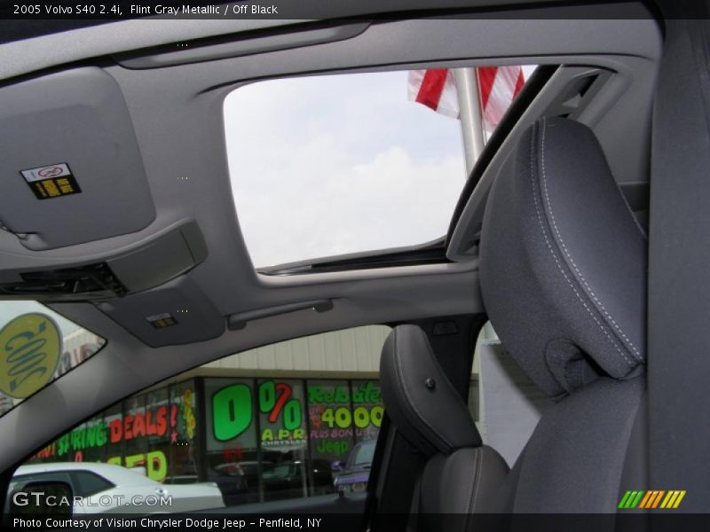 Flint Gray Metallic / Off Black 2005 Volvo S40 2.4i