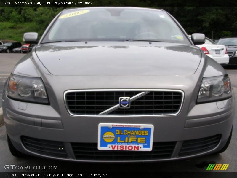 Flint Gray Metallic / Off Black 2005 Volvo S40 2.4i
