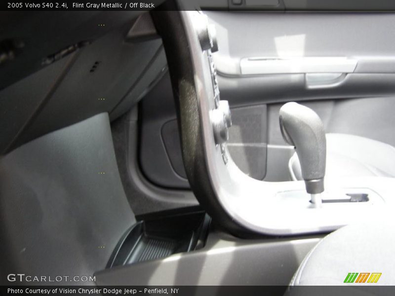 Flint Gray Metallic / Off Black 2005 Volvo S40 2.4i