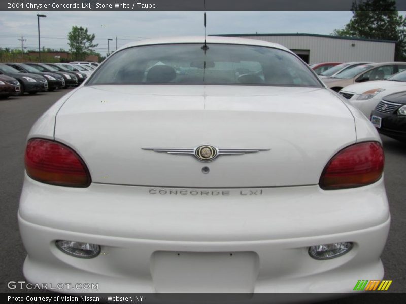 Stone White / Taupe 2004 Chrysler Concorde LXi