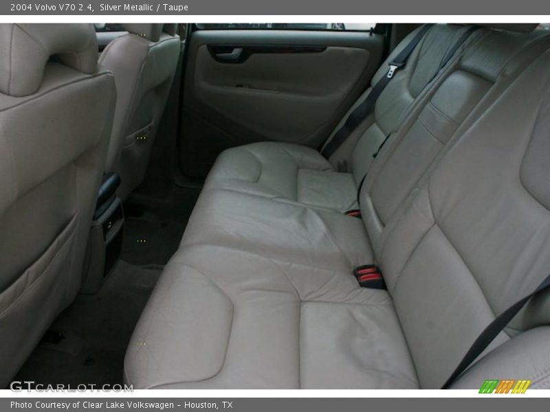Silver Metallic / Taupe 2004 Volvo V70 2.4
