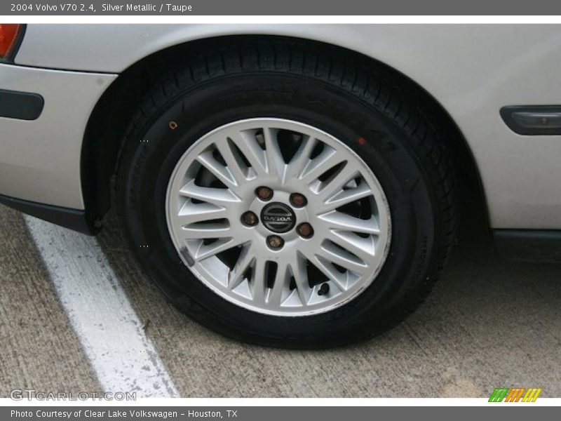 Silver Metallic / Taupe 2004 Volvo V70 2.4