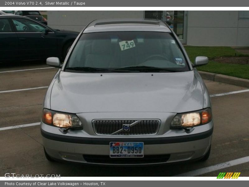 Silver Metallic / Taupe 2004 Volvo V70 2.4