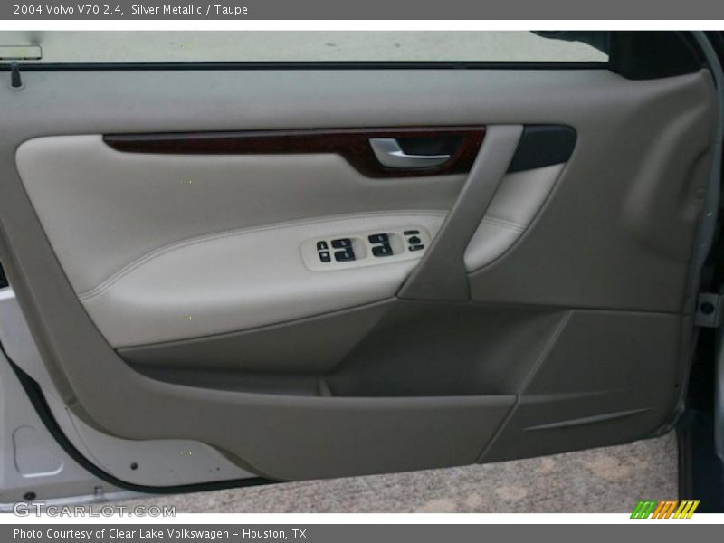 Silver Metallic / Taupe 2004 Volvo V70 2.4