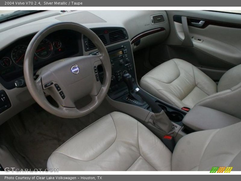 Silver Metallic / Taupe 2004 Volvo V70 2.4