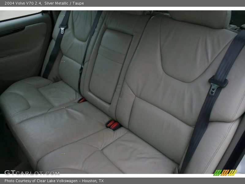 Silver Metallic / Taupe 2004 Volvo V70 2.4