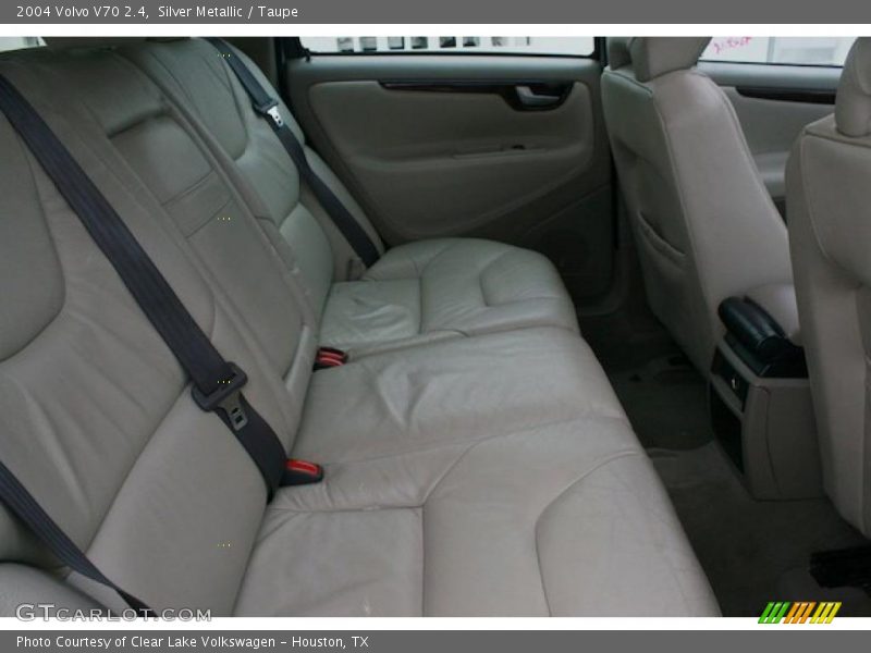 Silver Metallic / Taupe 2004 Volvo V70 2.4