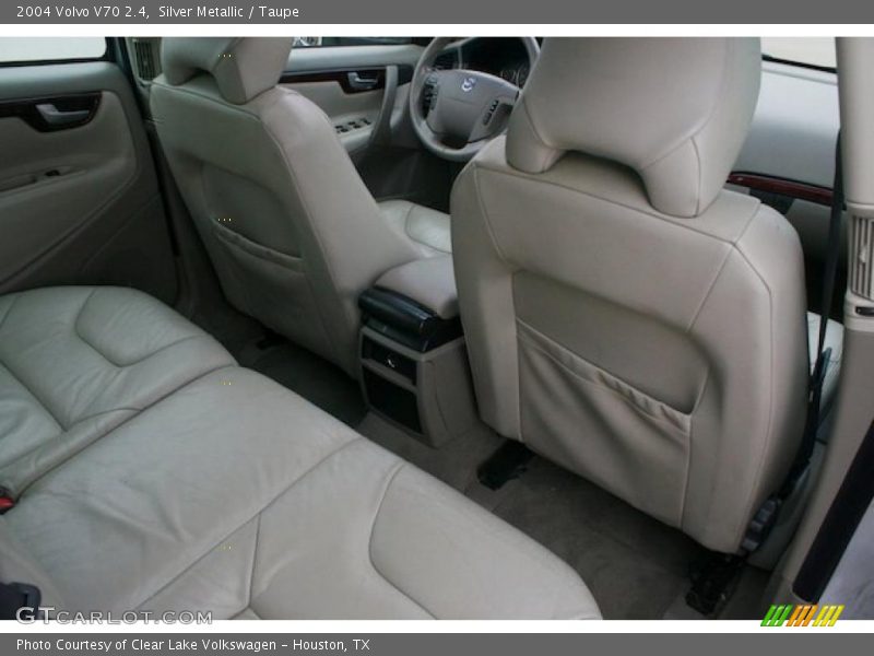Silver Metallic / Taupe 2004 Volvo V70 2.4