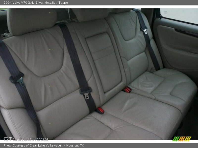 Silver Metallic / Taupe 2004 Volvo V70 2.4