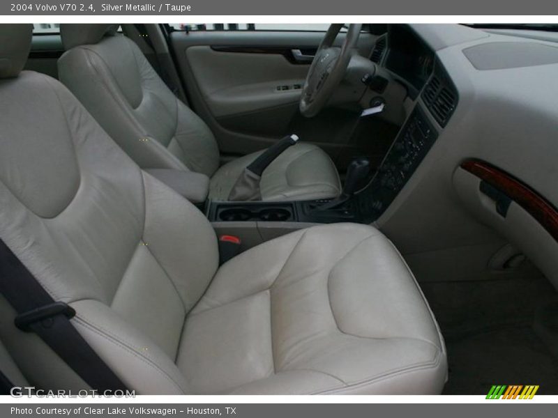 Silver Metallic / Taupe 2004 Volvo V70 2.4
