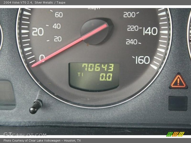 Silver Metallic / Taupe 2004 Volvo V70 2.4
