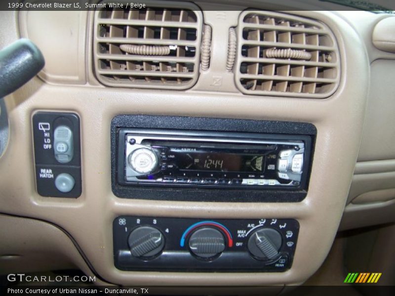 Summit White / Beige 1999 Chevrolet Blazer LS