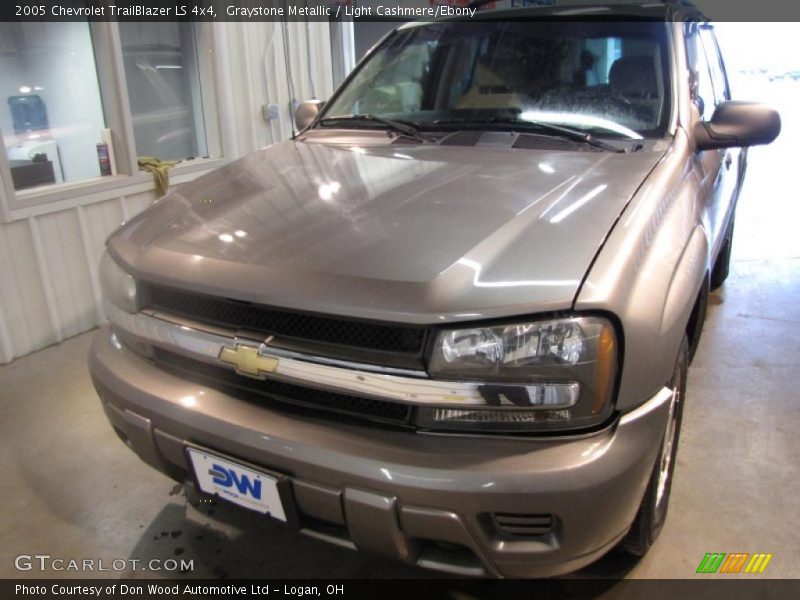 Graystone Metallic / Light Cashmere/Ebony 2005 Chevrolet TrailBlazer LS 4x4