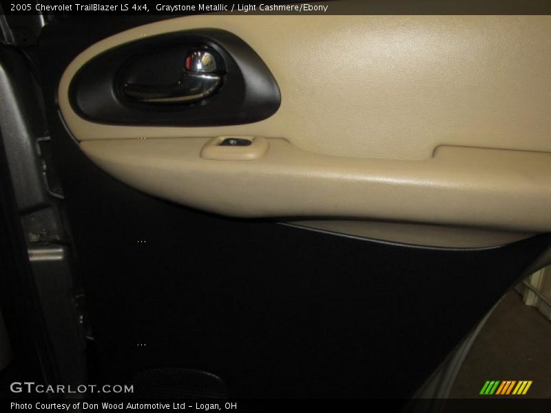 Graystone Metallic / Light Cashmere/Ebony 2005 Chevrolet TrailBlazer LS 4x4