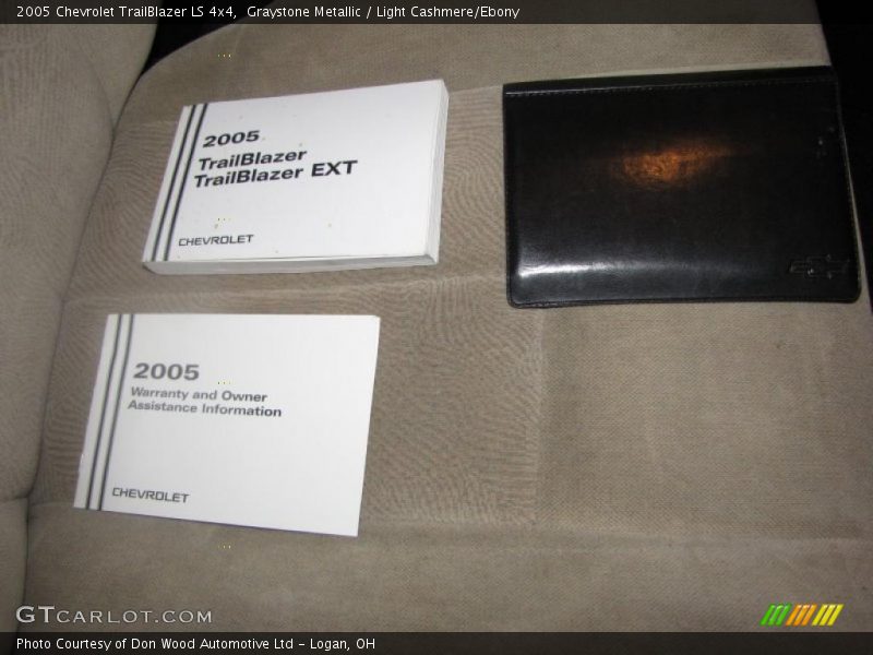 Graystone Metallic / Light Cashmere/Ebony 2005 Chevrolet TrailBlazer LS 4x4
