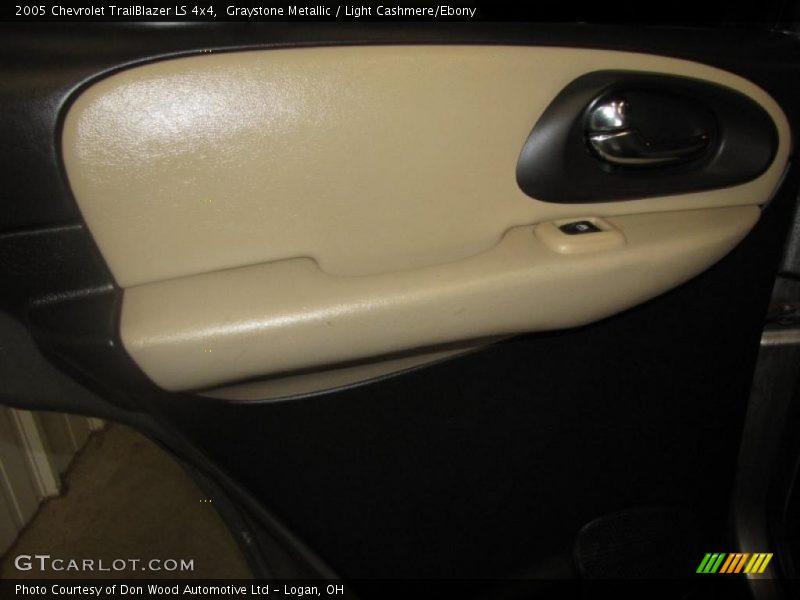 Graystone Metallic / Light Cashmere/Ebony 2005 Chevrolet TrailBlazer LS 4x4