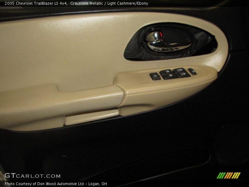 Graystone Metallic / Light Cashmere/Ebony 2005 Chevrolet TrailBlazer LS 4x4