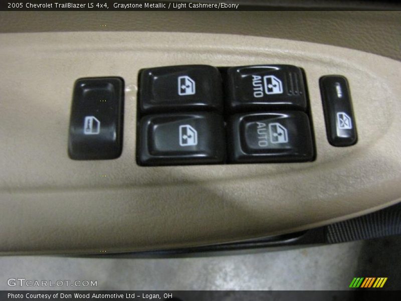 Graystone Metallic / Light Cashmere/Ebony 2005 Chevrolet TrailBlazer LS 4x4
