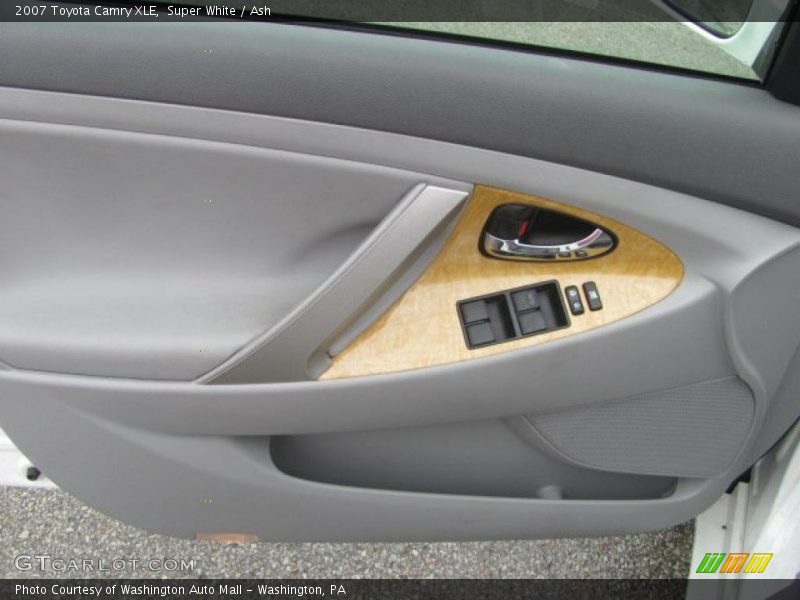 Super White / Ash 2007 Toyota Camry XLE