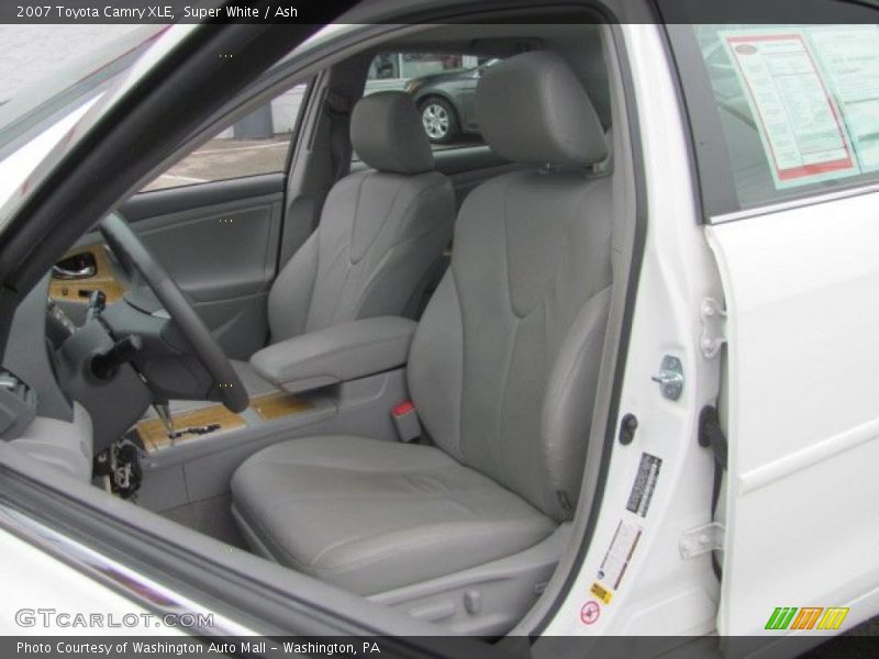 Super White / Ash 2007 Toyota Camry XLE