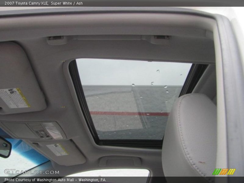 Super White / Ash 2007 Toyota Camry XLE