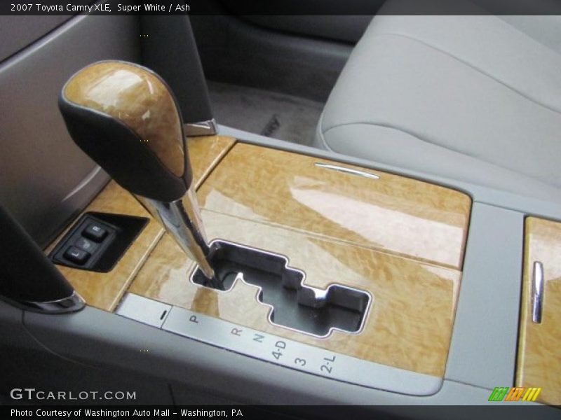 Super White / Ash 2007 Toyota Camry XLE