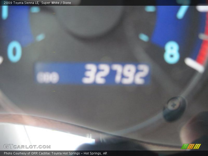 Super White / Stone 2009 Toyota Sienna LE