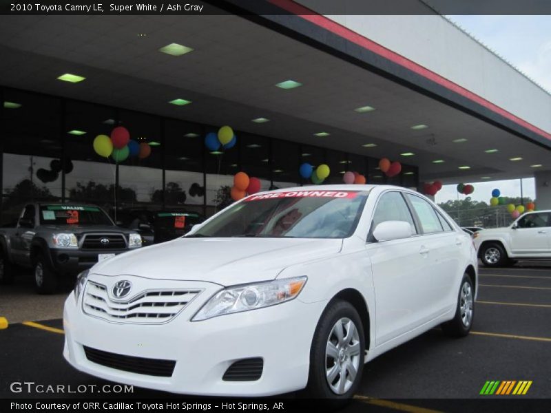 Super White / Ash Gray 2010 Toyota Camry LE