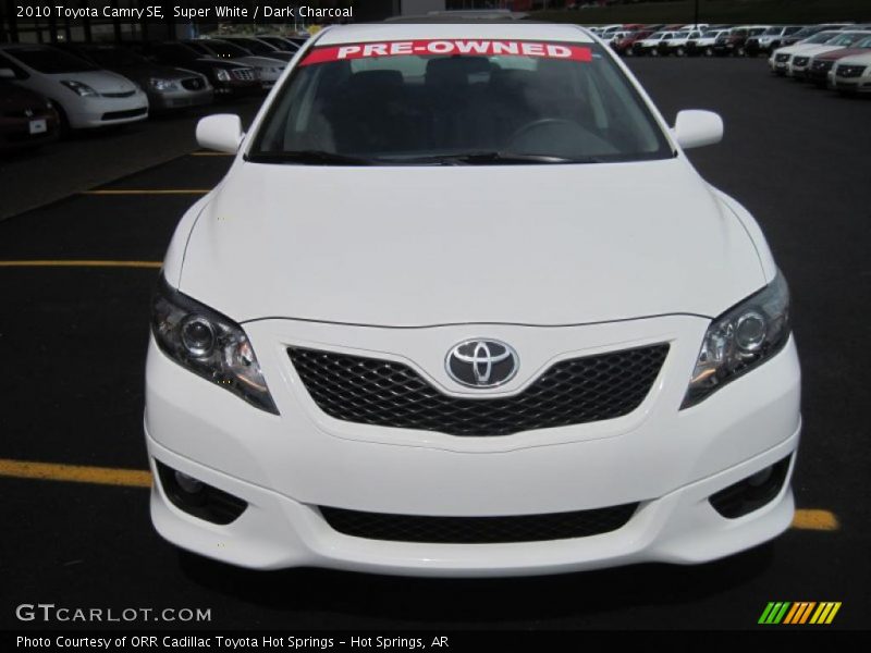 Super White / Dark Charcoal 2010 Toyota Camry SE
