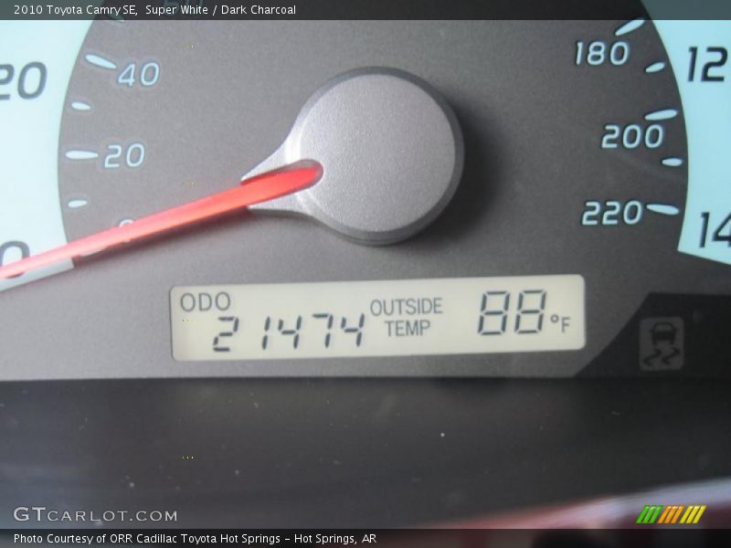 Super White / Dark Charcoal 2010 Toyota Camry SE